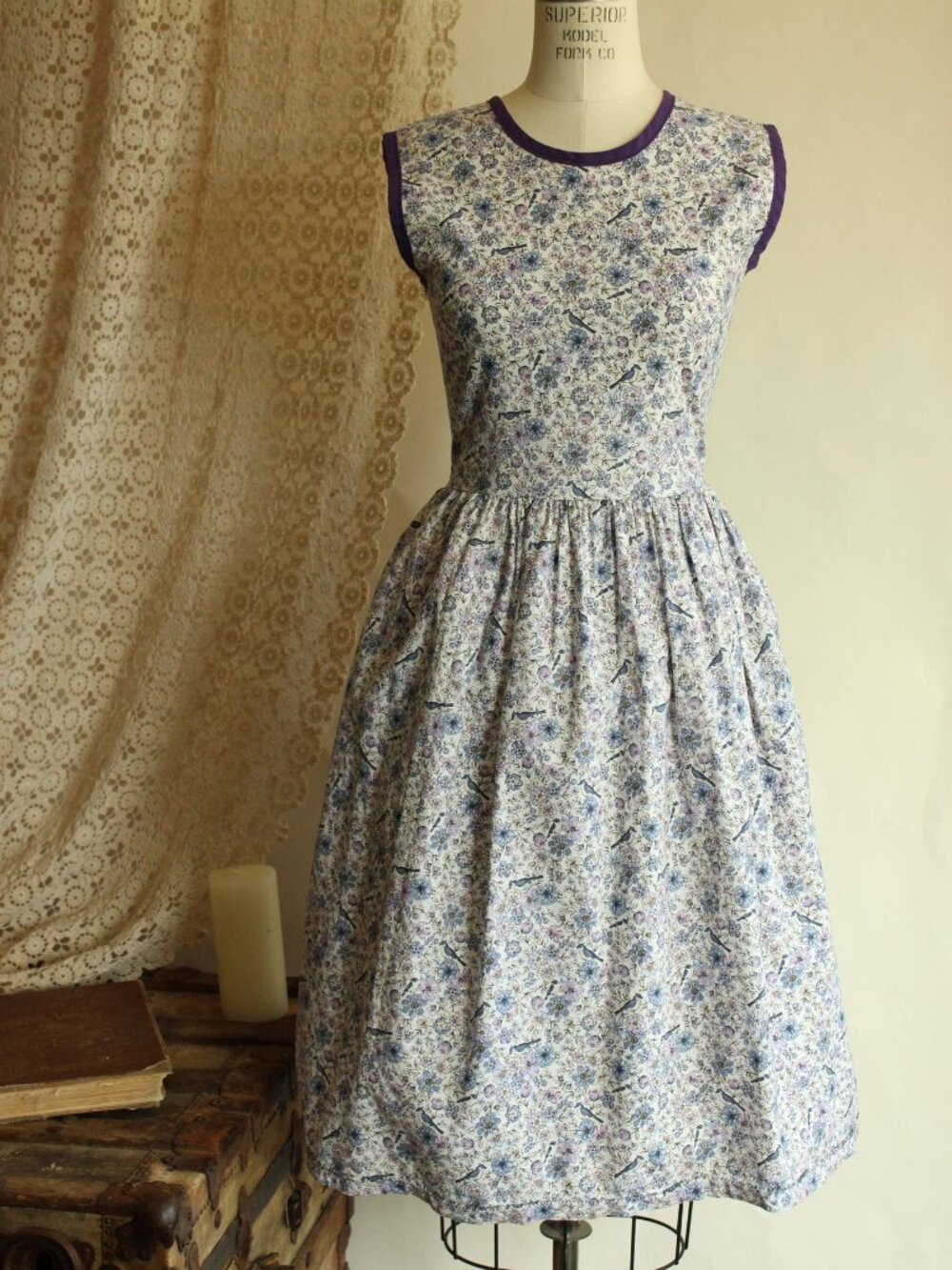 Vintage 1950s Dress with Pockets, Bluebird Print in Purple Blue and White Cotton - Picture 2 of 13